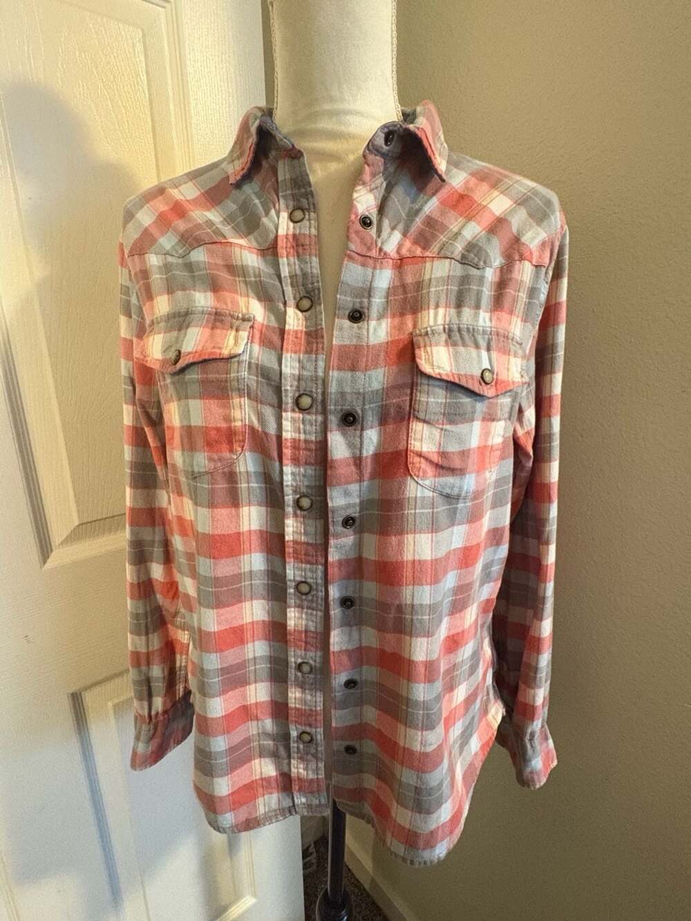 Adorable Countrycore Jachs Girlfriend Plaid Pearl Snap Western Shirt